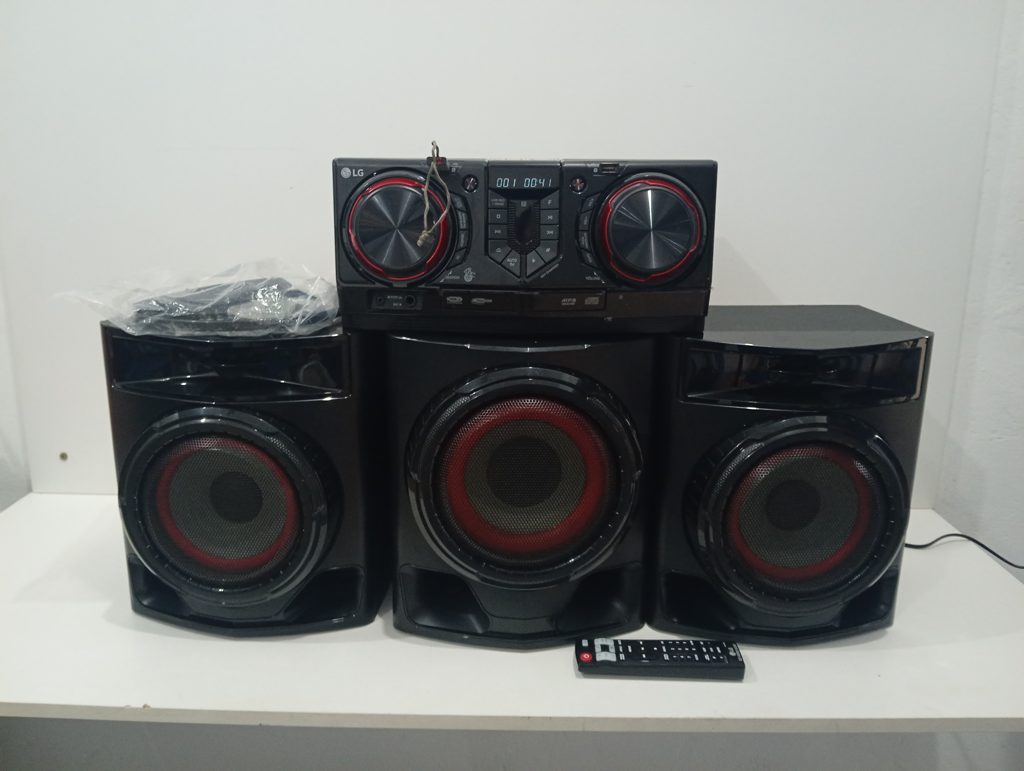 Equipo De Sonido Marca Lg Con Control Modelo Cj45 Usado En Buen Estado Acc 2 Parlantes 1wooferAntena Fm
