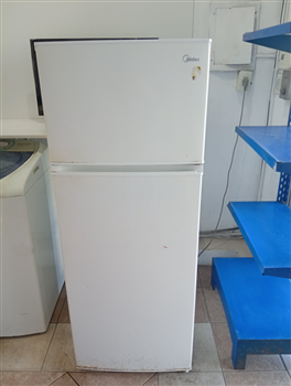 Heladera Marca Midea Modelo Hd-73f Usado Con Desgaste Litros 300 Acc 3 Porta Latas 3 Bandeja De Vidrio Un Verdulero Y Una Parrilla