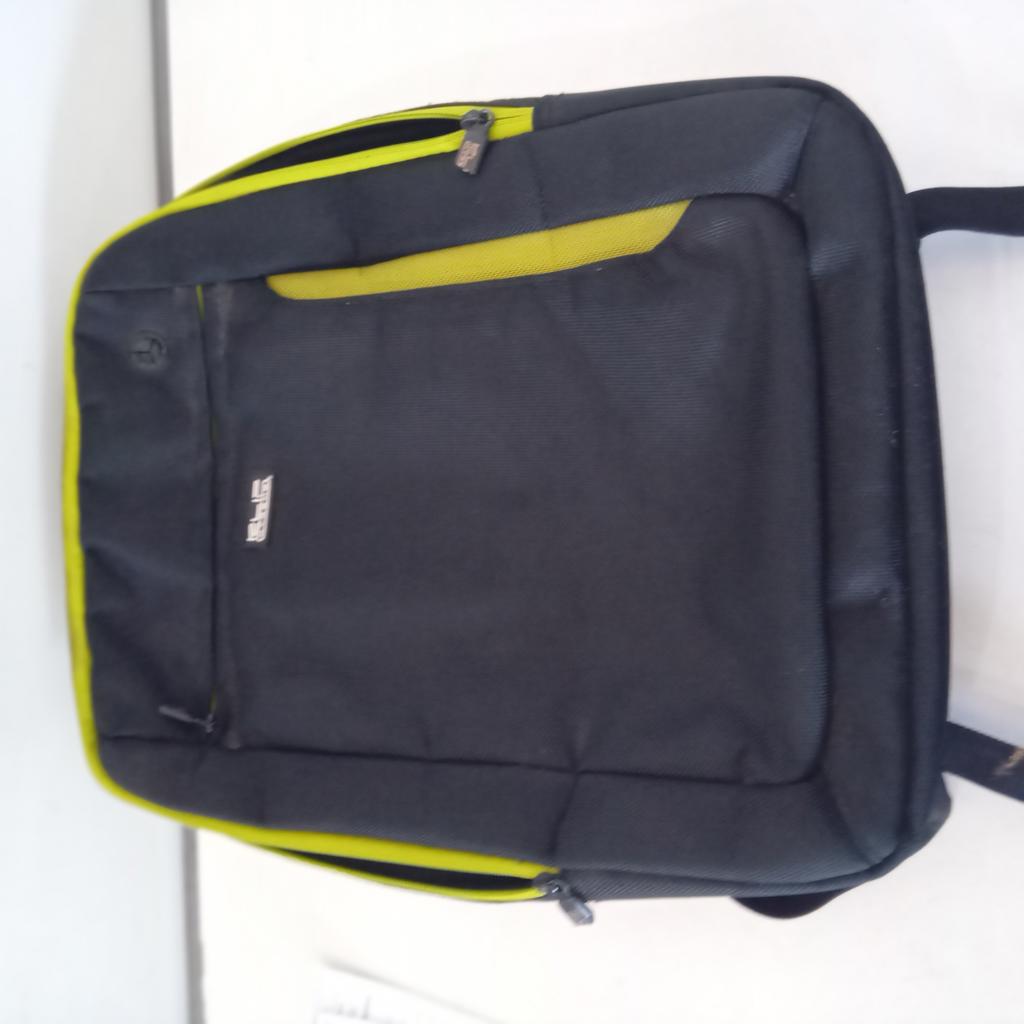 Estuche Para Computadora Marca Klip Extreme Modelo Mochila Usado En Buen Estado Acc Negro Y Verde Tela Acolchado