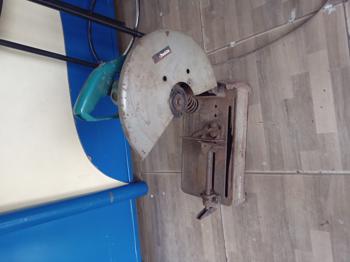 Sierra Tipo De Banco Marca Makita Modelo 2414nb Usado En Buen Estado Acc Protector