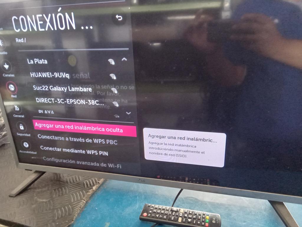 Televisor Led Smart De 32 '' Marca Lg Modelo 32lj550b Con Control Usado En Buen Estado Acc 2 Patitas Y Cable Cte