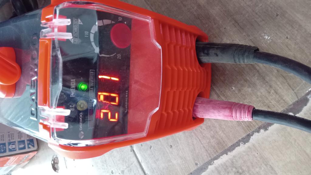 Soldador Marca Daewoo Modelo Dw200mma Usado En Buen Estado Acc Caja Pinzas N Y P Cepillo Careta