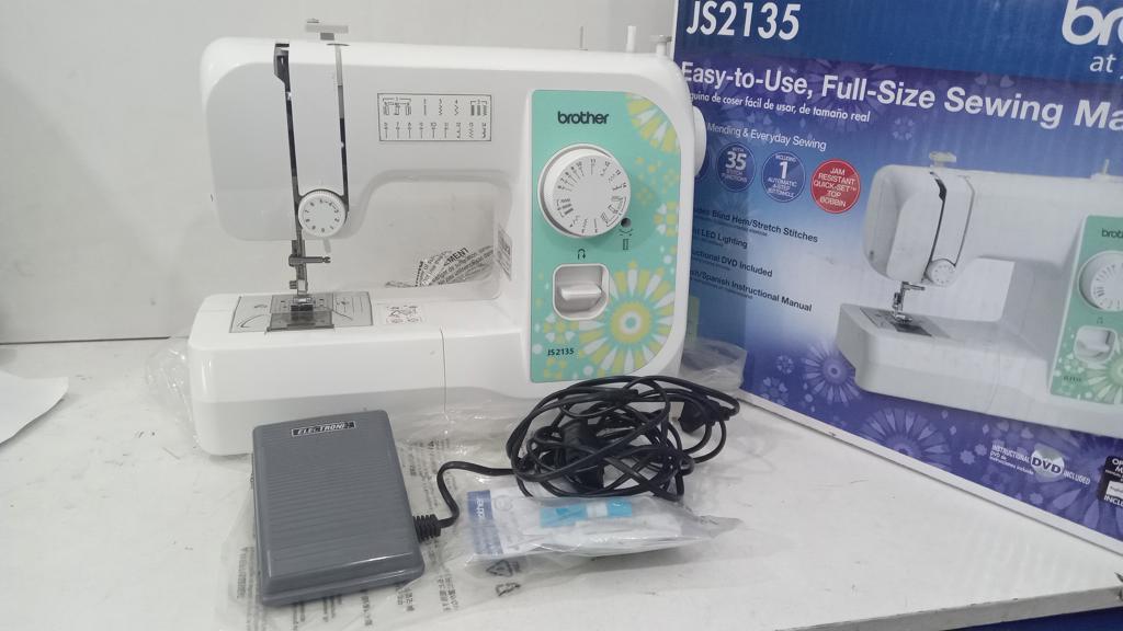 Maquina De Coser Familiar Marca Brother Modelo Js2135 Usado En Buen Estado Acc Pedal 04674 Aguja Prensa Tela Y Manual Caja