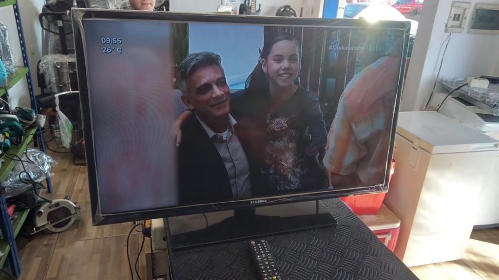 Televisor Led Convencional De 32 '' Marca Samsung Modelo Un32fh4005 Usado En Buen Estado Con Control Sin Caja Acc 1 Base Y Cable Cte