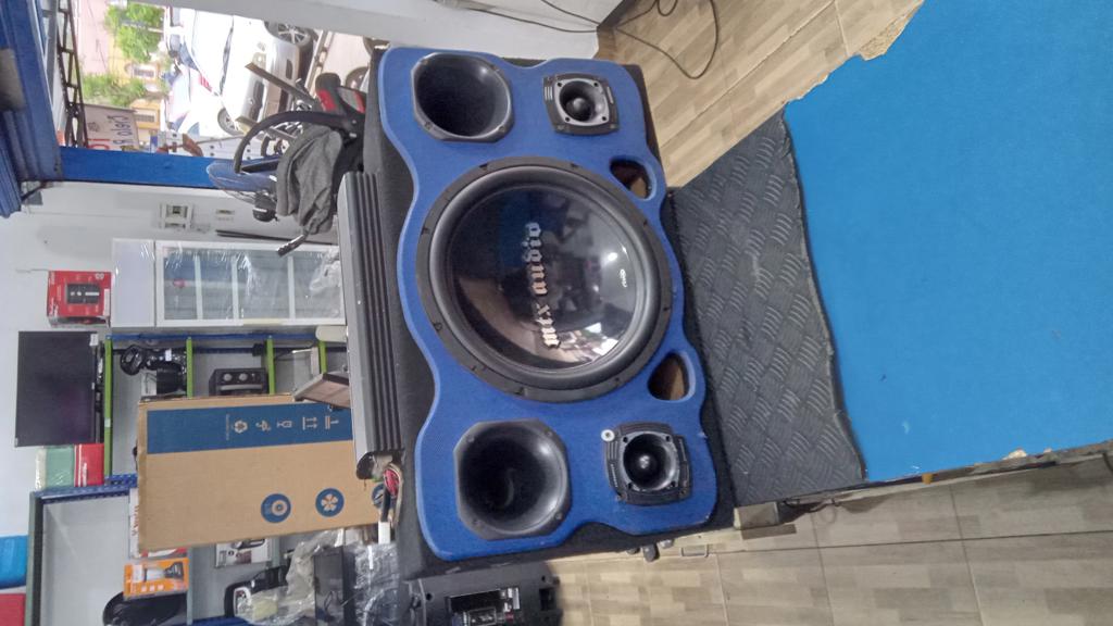 Caja C/ Parlantes Para Auto Usado En Buen Estado Acc 1 Woofer Mtx 15" Tr552cornetas 2 Supertwester