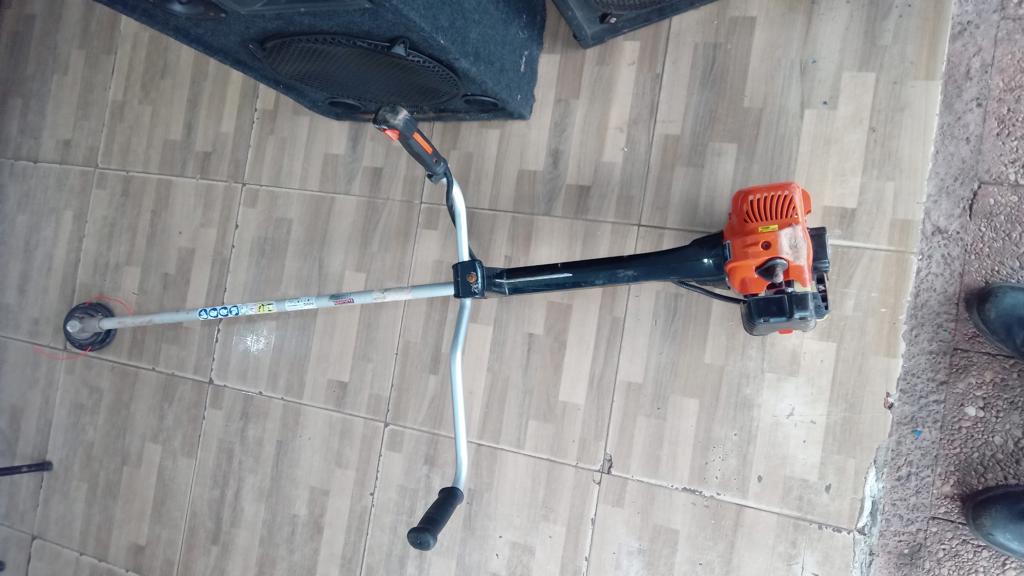 Desmalezadora Marca Gamma Elite Modelo 36cc Usado En Buen Estado Original No Acc 1 Rollo Para Nailon