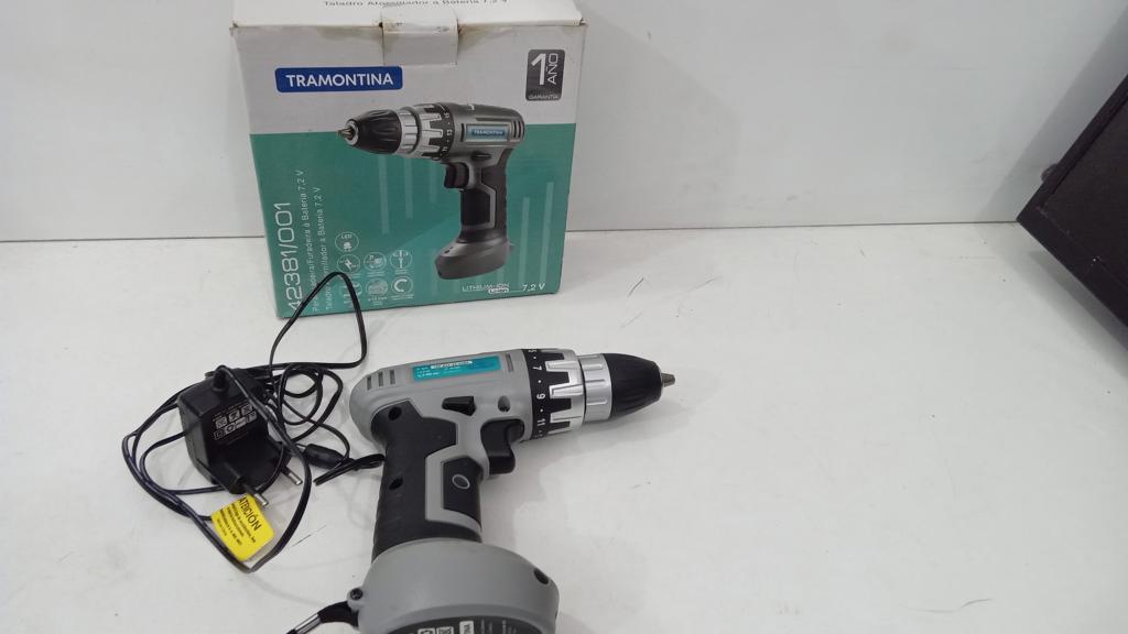 Taladro Marca Tramontina Modelo 32381/001 Acc Cargador Modelo 42381/912