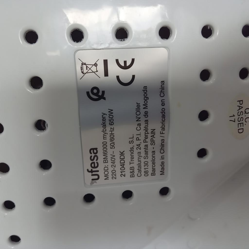 Foto 3 de Fabricadora De Pan Marca Ufesa Modelo Bm6000 Usado En Buen Estado Acc Recipiente
