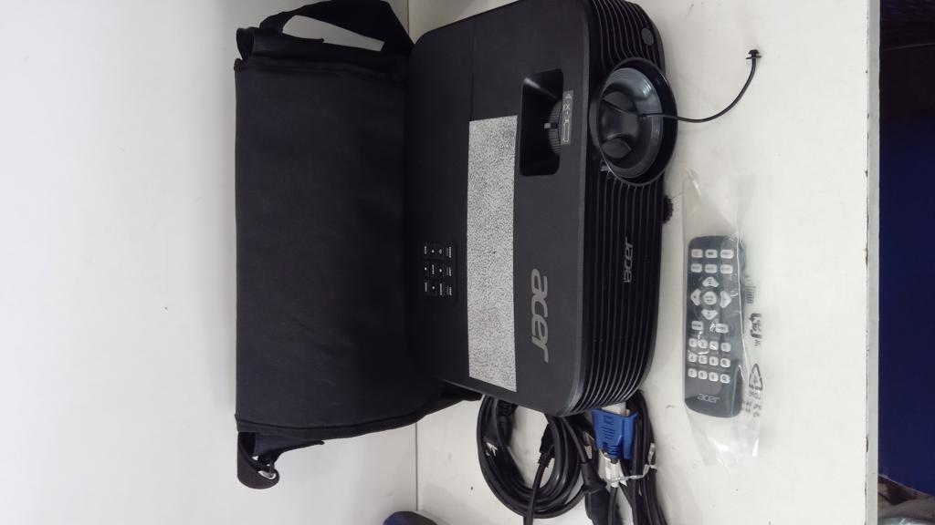 Proyector De Imagen Marca Acer Con Control Modelo Anx1903 Lumenes 4.000 Usado En Buen Estado Acc Cable Hadmi Cte Vga Estuche De Tela Tapita