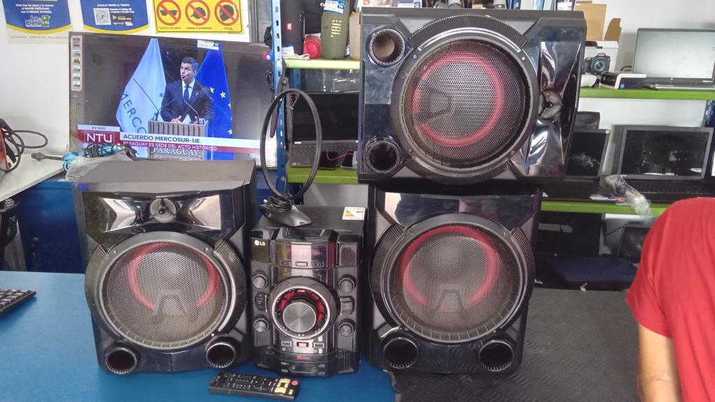 Equipo De Sonido Marca Lg Con Control Modelo Cm5760 Usado En Buen Estado Acc 3 ParlantesAntena Fm AmCable CcteControl Sin Pila