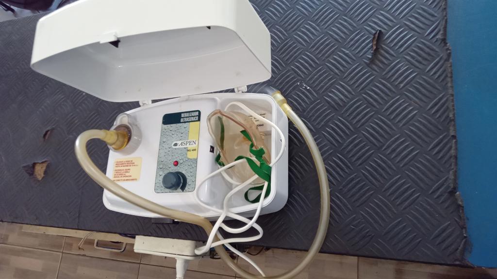 Nebulizador Marca Aspen Modelo Nu400 Usado Con Desgaste Acc Manguera1 Mascarilla