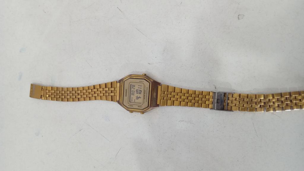 Reloj Para Dama Marca Casio Modelo 3234 Usado Con Desgaste Acc Malla De Metal Dorado