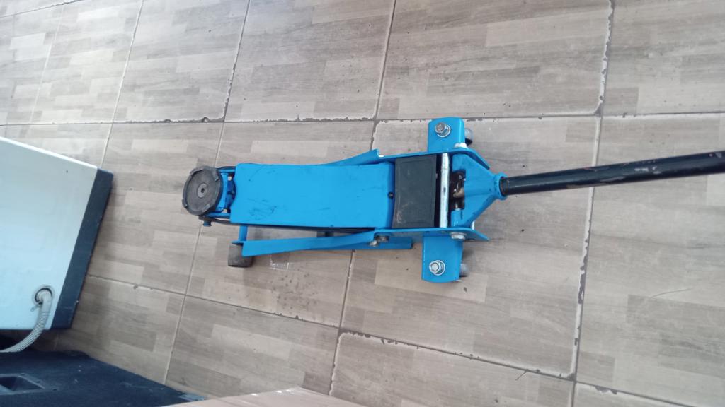Gato Hidraulico Marca Bovenau Modelo 3ton 155mm Usado En Buen Estado Acc Ruedas Y Manija 1mt