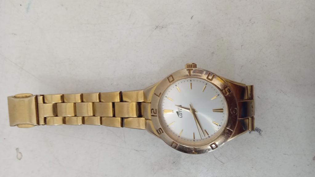 Reloj Para Dama Marca Lotus Modelo 15997 Usado En Buen Estado Acc Malla De Metal Dorado