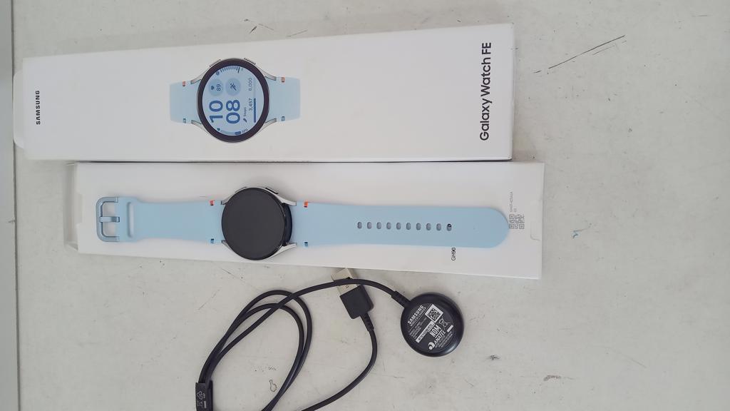 Reloj Para Caballero Marca Samsung Modelo Sm-R861 Usado En Buen Estado Acc Cable UsbCaja Malla Color Celeste