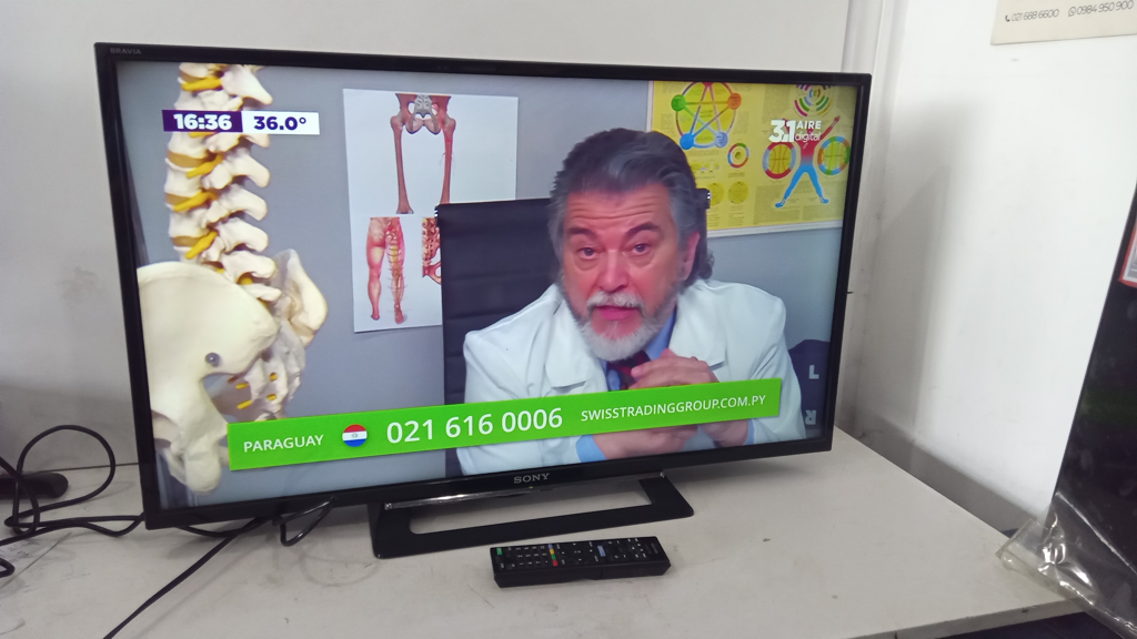 Televisor Led Convencional De 32 '' Marca Sony Modelo Kdl-32r304b Usado En Buen Estado Con Control Sin Caja Acc Base Y Trasformador