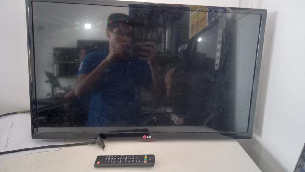 Televisor Led Convencional De 32 '' Marca Lg Modelo 32ln5100 Usado En Buen Estado Con Control Sin Caja Acc Control Cable Fuente