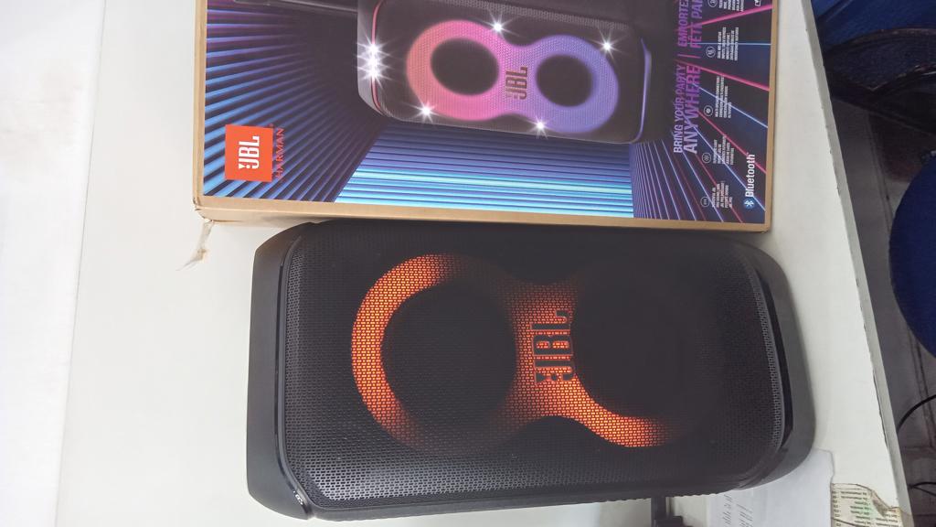 Speaker Potencia Watts 320 Marca Jbl Sin Control Modelo Party Box Stage 320 Usado En Buen Estado Con Caja Acc Cable Cte Y Caja