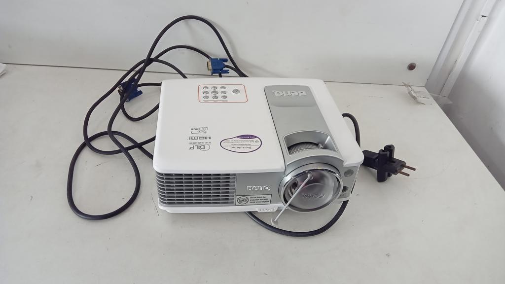 Proyector De Imagen Marca Benq Sin Control Modelo Mp515-St Lumenes 2.500 Usado-En-Buen-Estado Acc Cable Vga Y CorrienteTapita