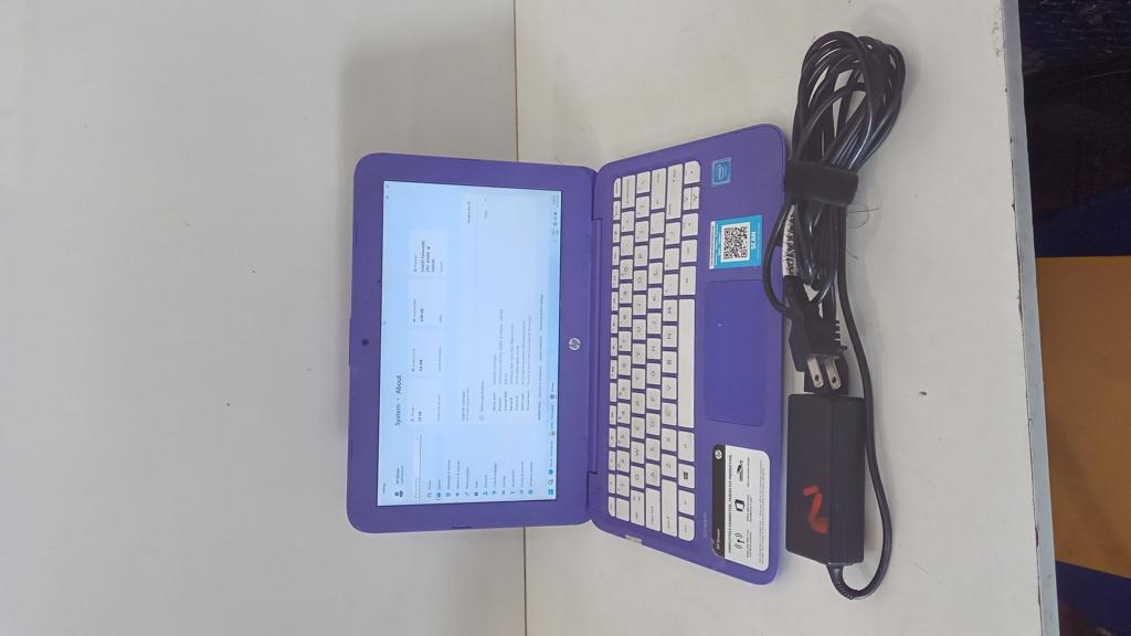 Notebook Marca Hp Modelo 11 Laptop Strean Procesador Intel Celeron N3060 Memoria Ram 4 Gb Disco Duro 29 Gb Generacion 3 Acc No Tiene