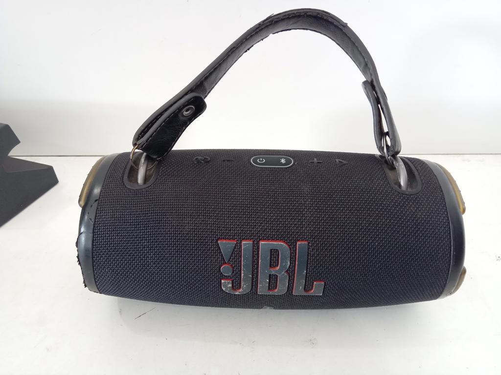 Parlante Portatil Marca Jbl Modelo Xtreme 3 Usado Con Desgaste Con No Tiene Acc Correa De Cuero