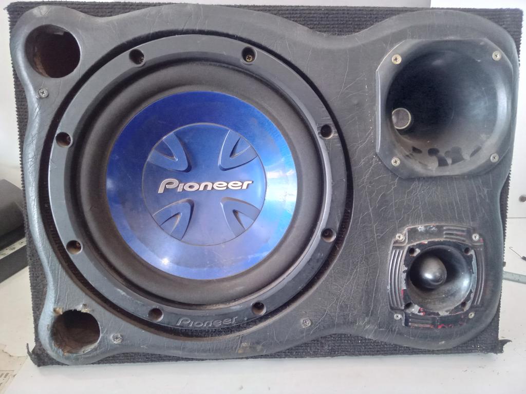 Caja C/ Parlantes Para Auto Usado En Buen Estado Acc Amplificador