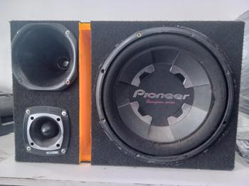 Caja C/ Parlantes Para Auto Usado En Buen Estado Acc CornetaWooferTwister