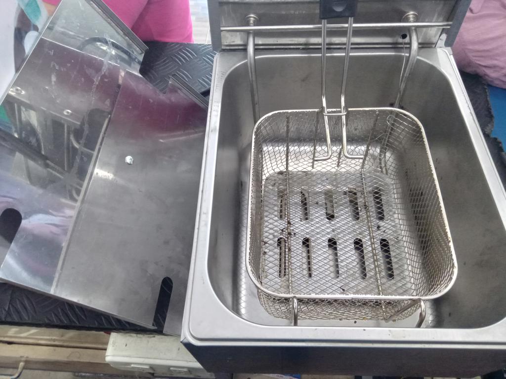Fritadora Marca Jeffy Le Chef Modelo No Tiene Usado En Buen Estado Acc ColadorManijaCanastaTapa