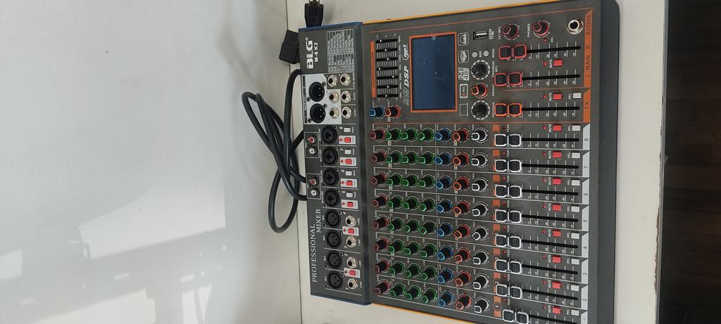 Foto 2 de Consola De Sonido Marca Blg Modelo M-8 K2 Nro Usado En Buen Estado Acc Cable Corriente