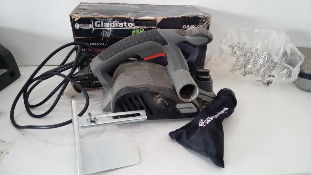 Cepilladora De Madera Marca Gladiator Modelo Ggbb2/1 Usado En Buen Estado Acc Bolsa Para ResiduoAcc De MetalAdaptador