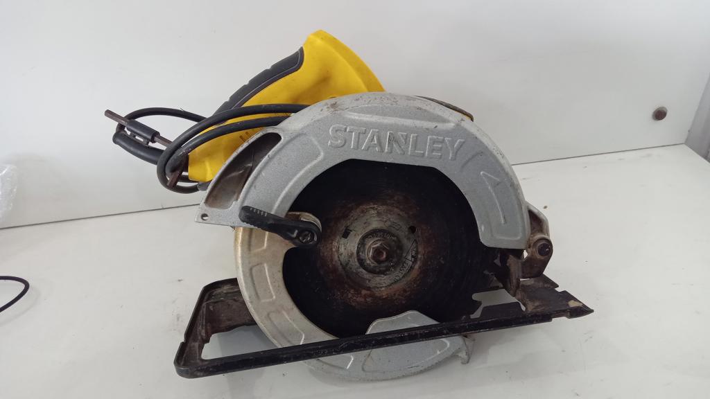 Sierra Tipo Circular Marca Standey Modelo Sc16-Ar Usado En Buen Estado Acc Protector Llave Alen