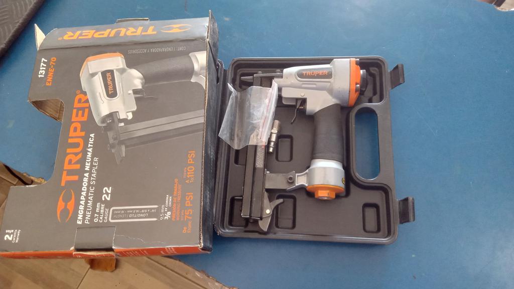 Grapadora Neumatica Marca Truper Modelo 13177 Usado En Buen Estado Acc Llave Ale 2 Pico Maletin