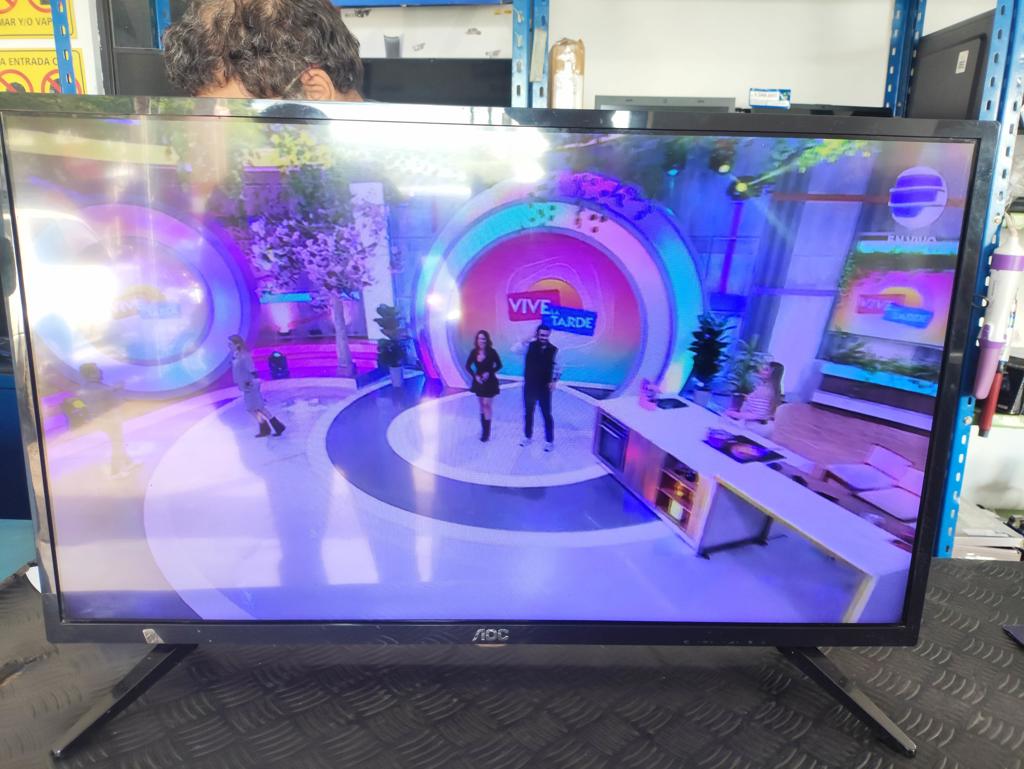 Televisor Led Convencional De 32 '' Marca Aoc Modelo E32ekn | 18lwna1 Usado Con Desgaste Con Control Sin Caja Acc Control2 Pilas2 Patitas