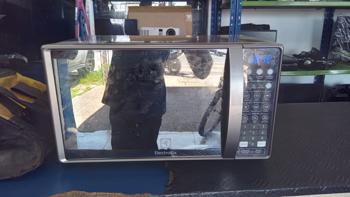 Microondas Marca Electrolux 20 Litros Modelo Emdo20s5 Usado En Buen Estado Acc Plato De VidrioSoporte