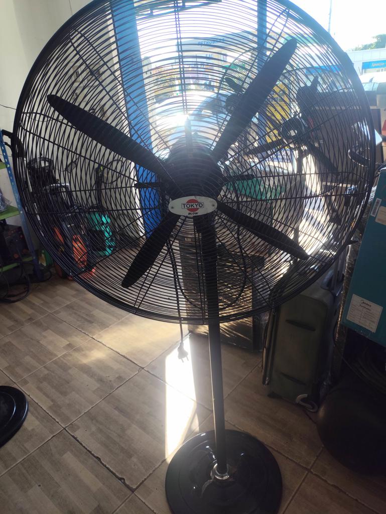 Ventilador 3 Velocidades Marca Tokyo Industrial De Pie De 30 Modelo Vetopii30-D Usado En Buen Estado Acc Base4 Aspas