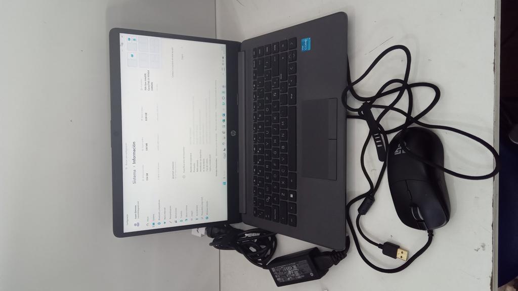 Notebook Marca Hp Modelo Hp240 G8 Procesador I3 1115g4 3.0ghz Memoria Ram 8 Gb Disco Duro 256 Gb Generacion 11 Acc 1 Mouse Alambrico (Fantech Helios Ux3)