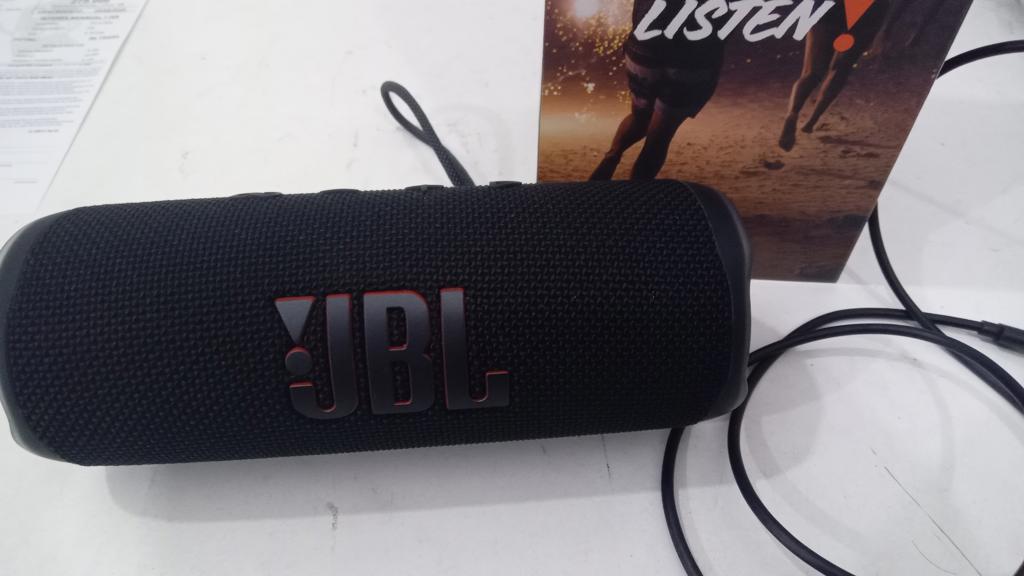 Speaker Potencia Watts 20w Marca Jbl Sin Control Modelo Flip6 Usado En Buen Estado Sin Caja Acc Cable UsbEn Caja