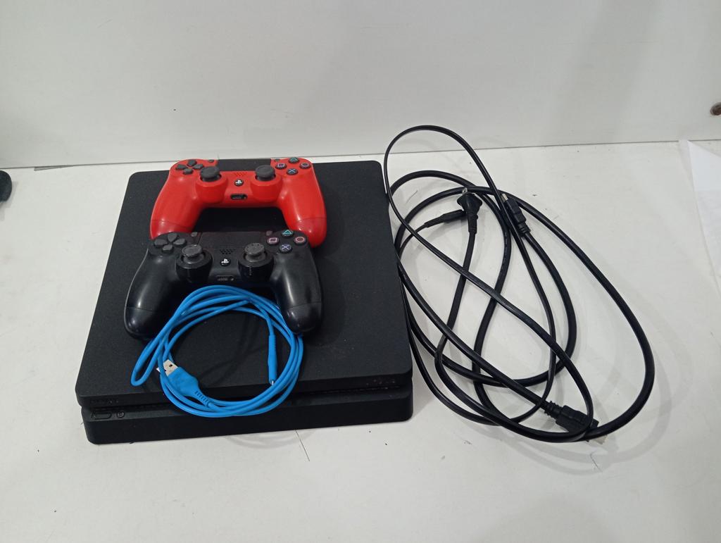 Juego Electronico Ps4 Marca Sony Modelo Cuh-2215b Disco Duro 1.000 Gb Sin Control Sin Caja Usado-En-Buen-Estado Acc 2 Controlres Cable Power Cable HdmiCable Usb