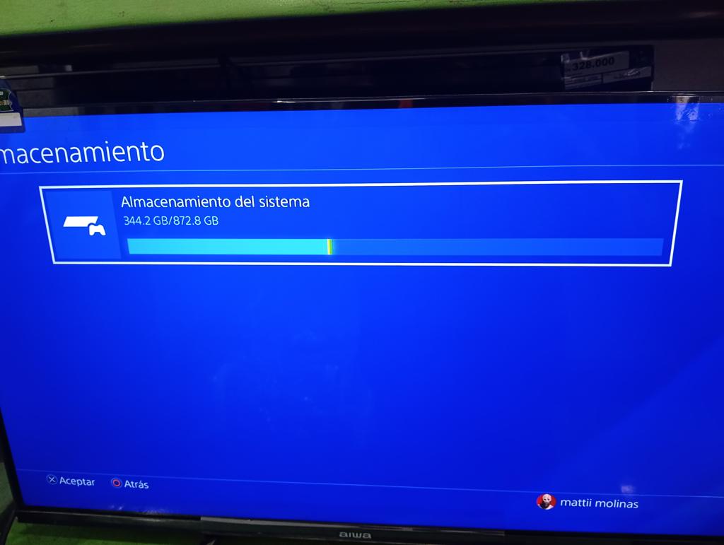 Foto 2 de Juego Electronico Ps4 Marca Sony Modelo Cuh-2215b Disco Duro 1.000 Gb Sin Control Sin Caja Usado-En-Buen-Estado Acc 2 Controlres Cable Power Cable HdmiCable Usb