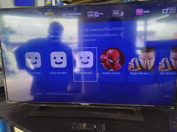 Televisor Lcd De 40 '' Marca Sony Modelo Kdl-40r354b Sin Control Usado En Buen Estado Acc Patitas