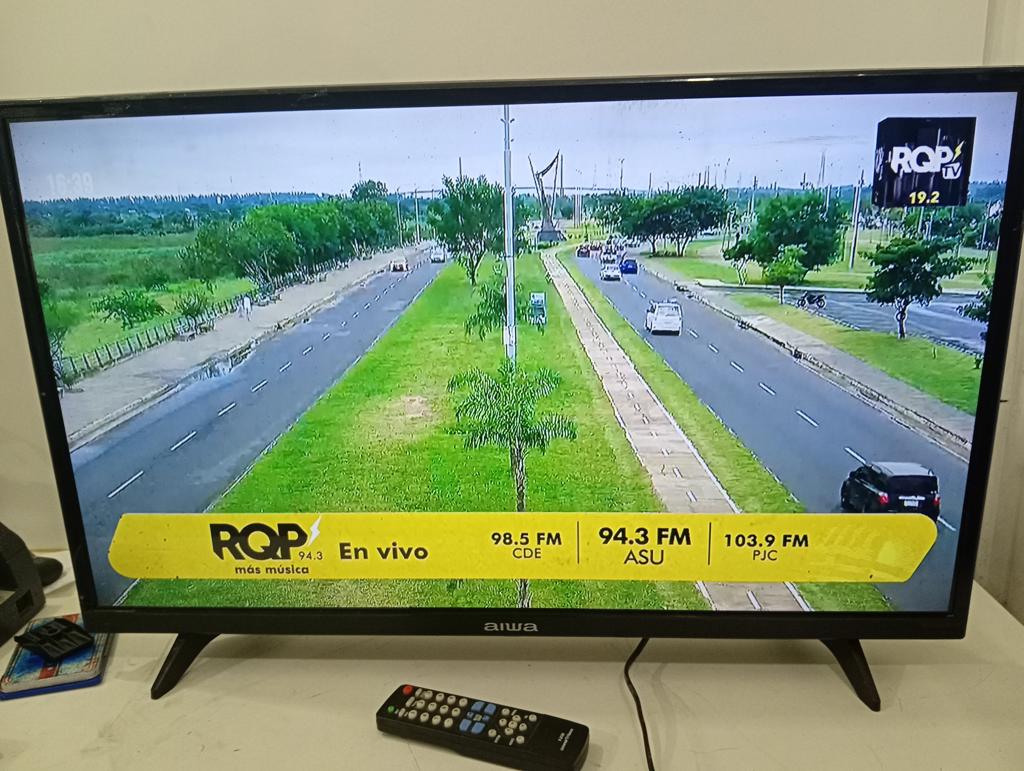 Televisor Led Convencional De 32 '' Marca Aiwa. Modelo Aw32b4sm Usado En Buen Estado Con Control Sin Caja Acc Cotrol Universal2 Patitas