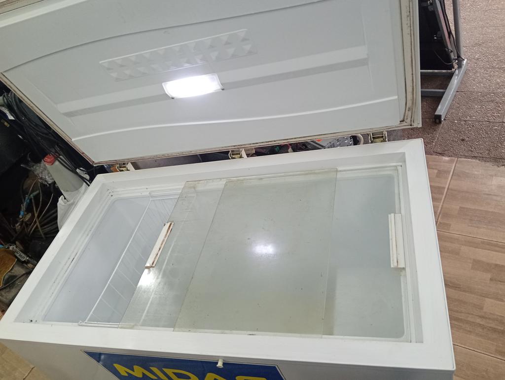 Foto 2 de Congeladora / Frezzer Marca Midas Litros 380 Modelo Mdhs384 Usado En Buen Estado Acc 2 VidriosUna Canasta