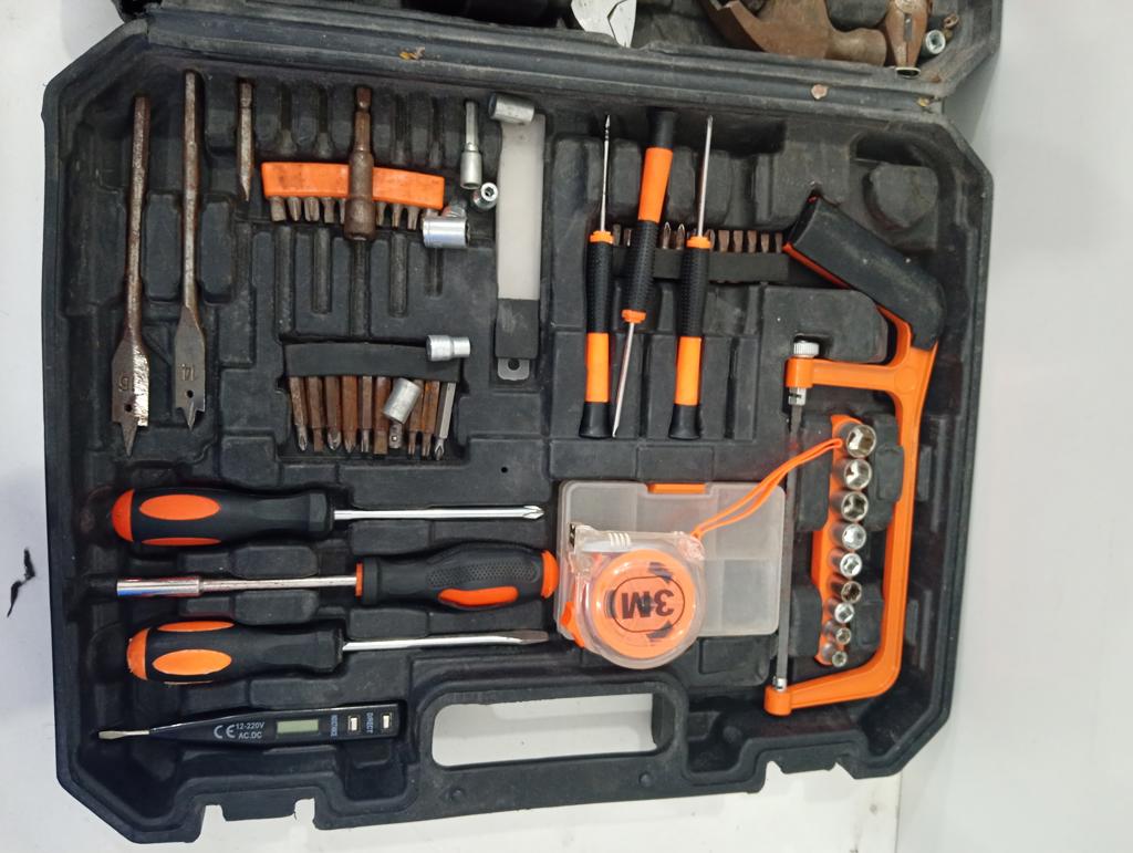 Foto 2 de Juego De Herramientas Marca Sate Modelo Atk883 Usado En Buen Estado Con Taladro A Baeria Acc 2 Baterias De 12vMaletin Kit De Herramientas