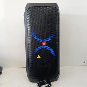 Parlante Portatil Marca Jbl Modelo Partybox310 Usado En Buen Estado Con Cable Power Acc No Tiene