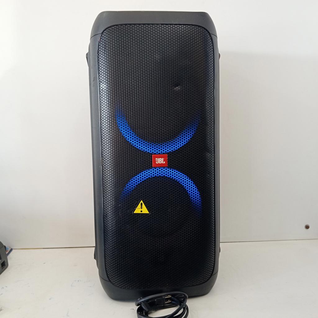 Parlante Portatil Marca Jbl Modelo Partybox310 Usado En Buen Estado Con Cable Power Acc No Tiene
