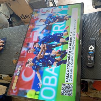 Televisor Led Smart De 32 '' Marca Tokyo Modelo Tvokkhf32gs Con Control Usado En Buen Estado Acc Soporte Para Pared