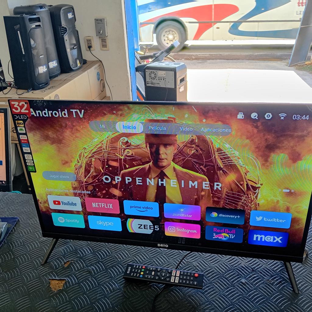Televisor Led Smart De 32 '' Marca Dayo Modelo 5885 Con Control Usado En Buen Estado Acc 2 Patitas