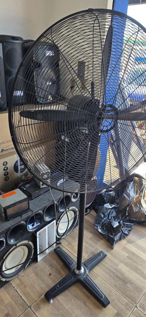 Ventilador 4 Velocidades Marca Midas Industrial Modelo Md-Vi3003 Usado Con Desgaste Acc No Tiene