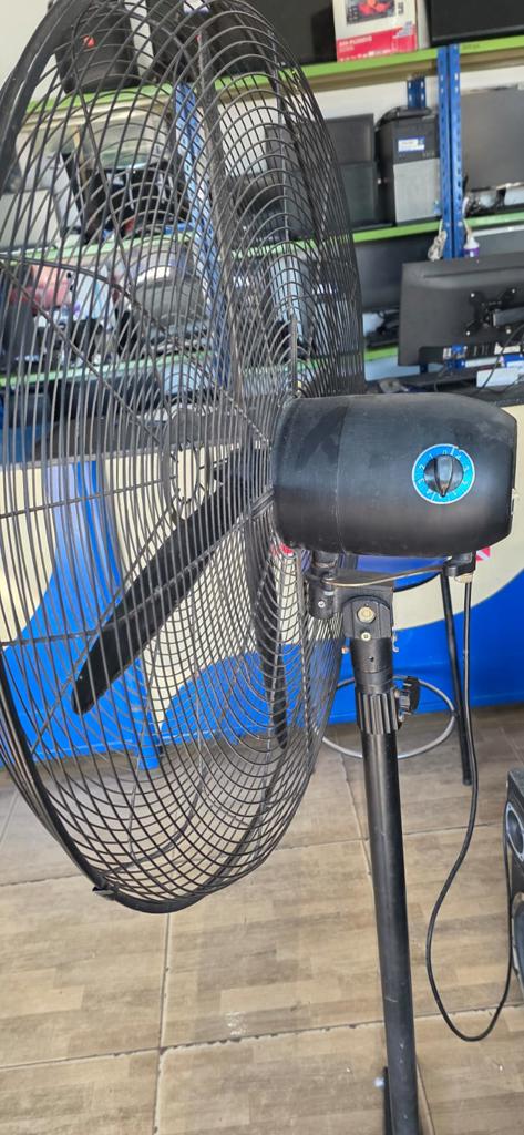 Foto 2 de Ventilador 4 Velocidades Marca Midas Industrial Modelo Md-Vi3003 Usado Con Desgaste Acc No Tiene