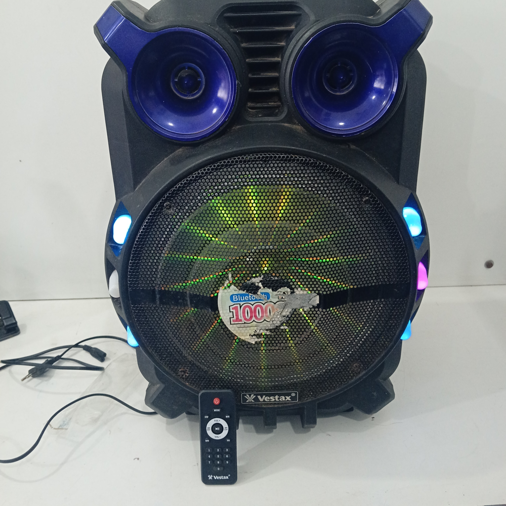 Caja De Sonido Amplificada Marca Vestax Modelo Vt6135-12 Con Control Usado En Buen Estado Acc 12" X 11" X 2